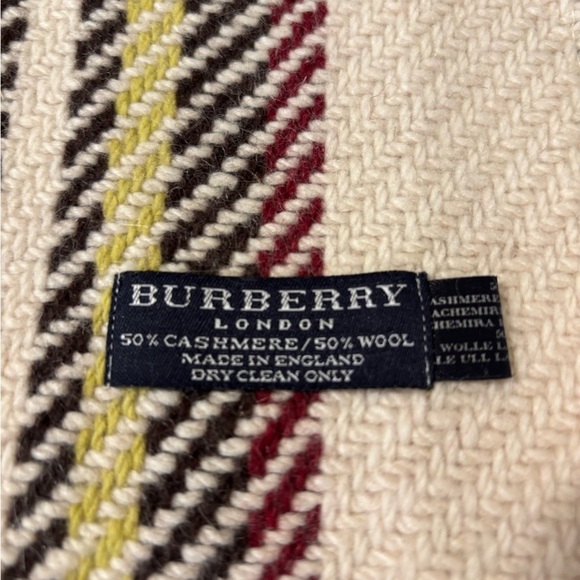 Burberry scarf “giant plaid”, cashmere, & wool 15”x76” - Picture 5 of 5